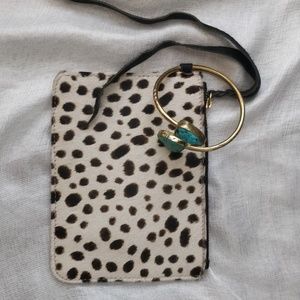 Clutch/wristlet